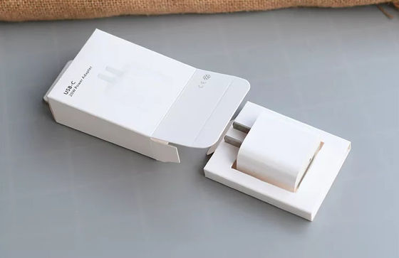 PMS Usbの充電器の荷箱グリースを弾くデボス加工をデータ ケーブル