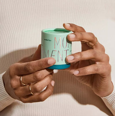 100%の再生利用できるボール紙 シリンダー包装のふたおよび基礎構造