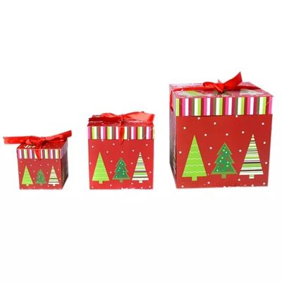 リボンが付いているふたそして基礎クリスマスのボール紙のギフト用の箱のクリスマスの装飾箱